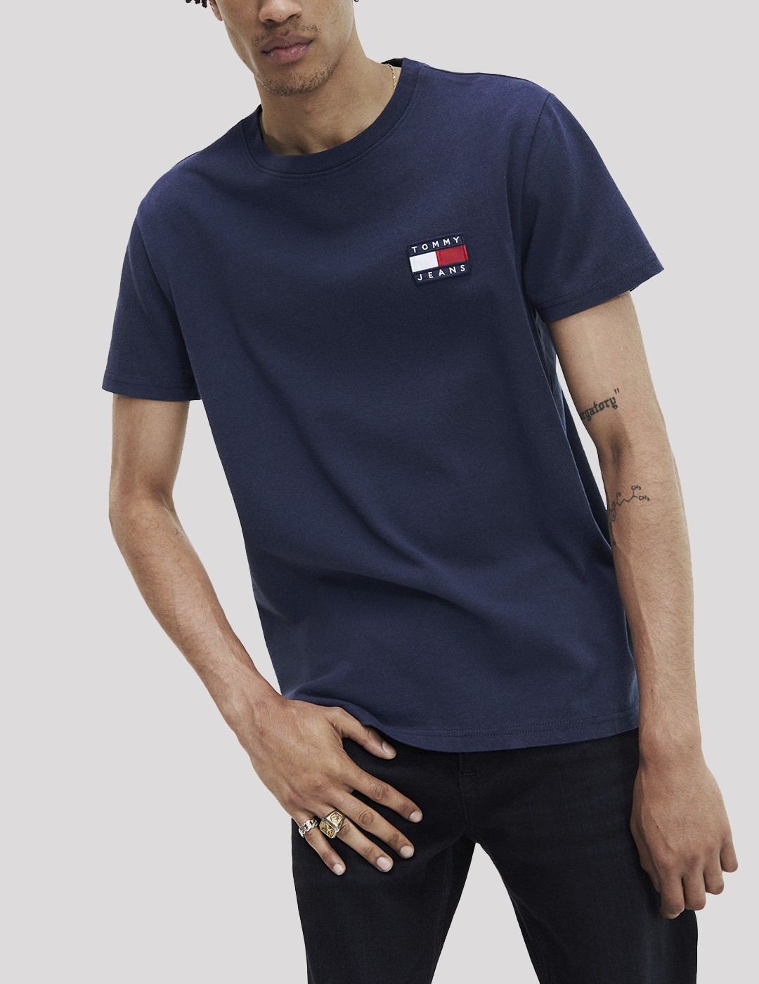 CAMISETA TOMMY JEANS TOMMY BADGE TEE TWILIGHT NAVY
